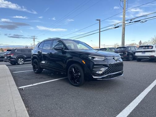 2025 Volkswagen Tiguan SE R-Line Black
