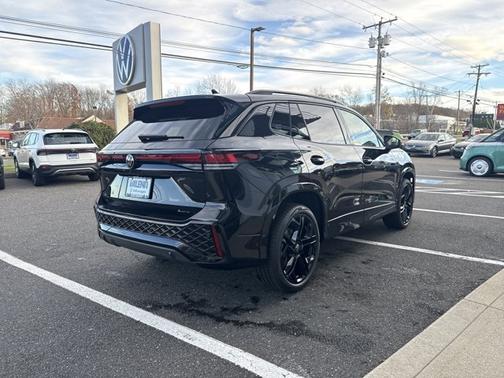 2025 Volkswagen Tiguan SE R-Line Black