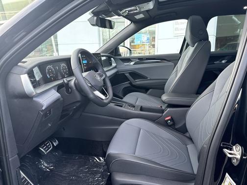 2025 Volkswagen Tiguan SE R-Line Black