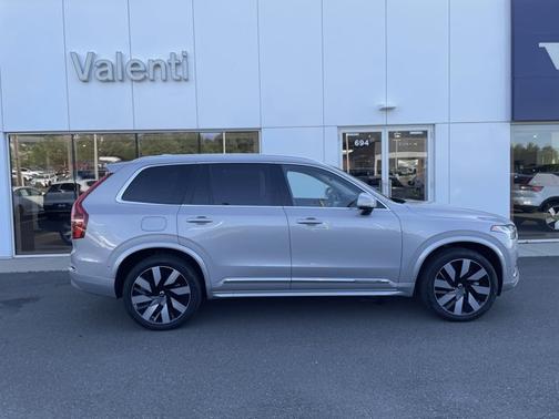 2024 Volvo XC90 Recharge Plug-In Hybrid Ultimate Bright Theme