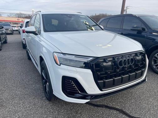 2025 Audi Q7 Premium Plus