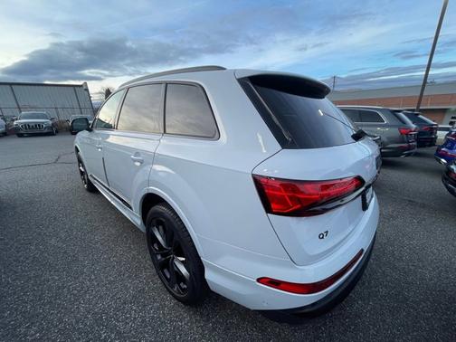 2025 Audi Q7 Premium Plus