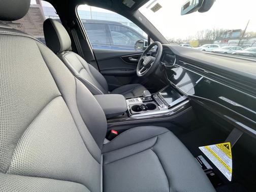 2025 Audi Q7 Premium Plus