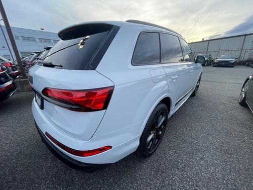 2025 Audi Q7 Premium Plus
