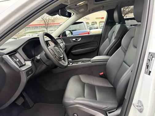 2025 Volvo XC60 Core