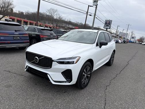 2025 Volvo XC60 Core