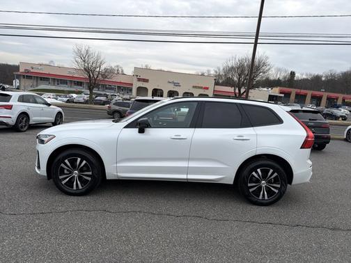 2025 Volvo XC60 Core