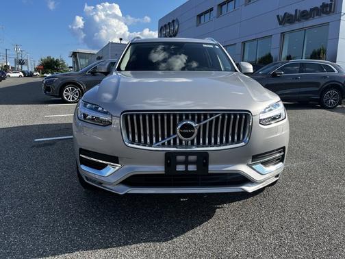 2024 Volvo XC90 Core Bright Theme
