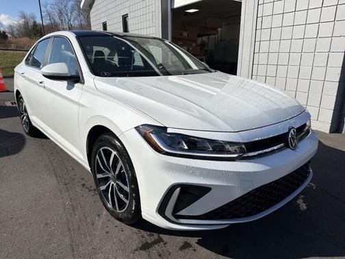 Opal White Pearl 2026 Volkswagen Jetta SE