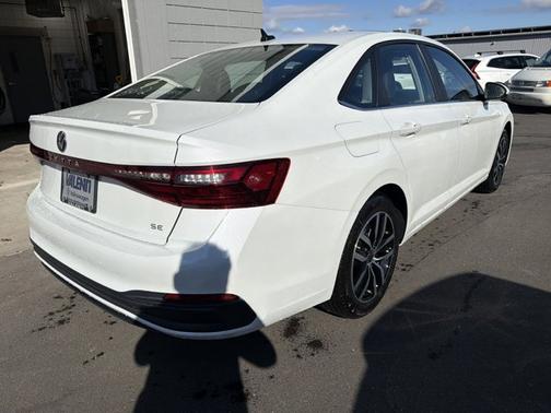 Opal White Pearl 2026 Volkswagen Jetta SE