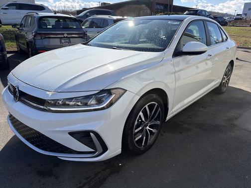 Opal White Pearl 2026 Volkswagen Jetta SE
