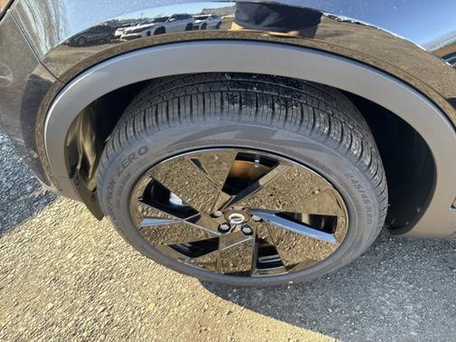 2026 Volvo XC40 Ultra Black Edition