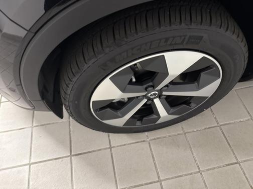 2026 Volvo XC40 Plus