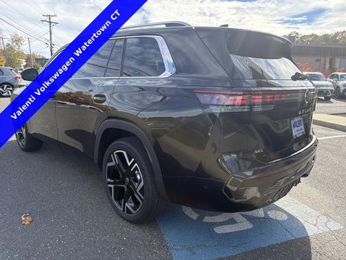 Deep Black Pearl 2027 Volkswagen Atlas SEL Premium R-Line