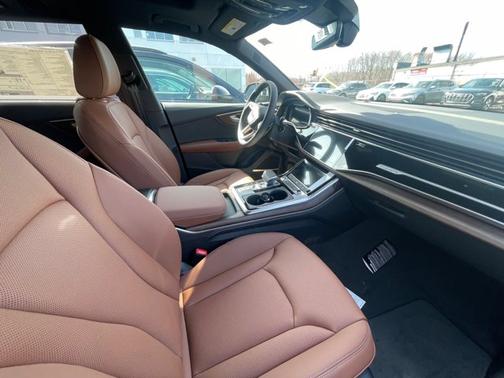 2025 Audi Q8 Premium Plus