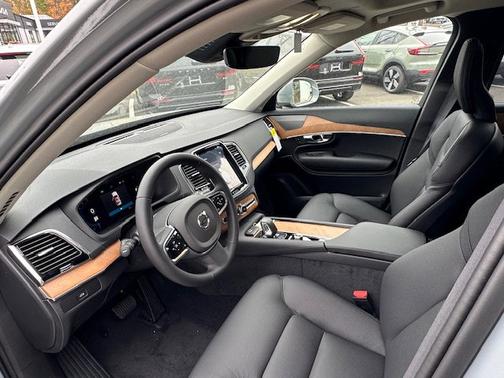 2025 Volvo XC90 Plus