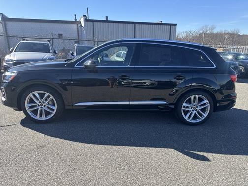 2025 Audi Q7 Premium Plus