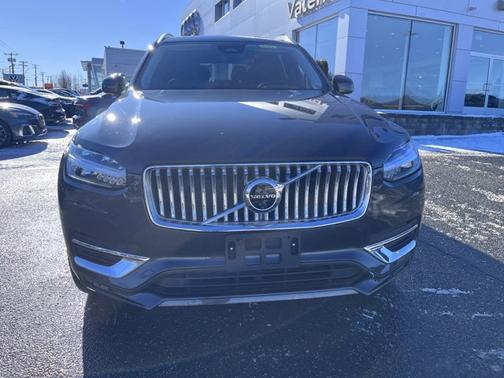 2024 Volvo XC90 Plus Bright Theme
