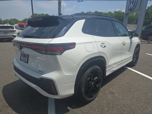 2025 Volkswagen Tiguan SE R-Line Black