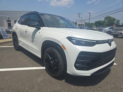 2025 Volkswagen Tiguan SE R-Line Black