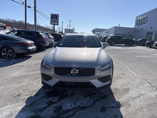 2025 Volvo V60 Cross Country Plus