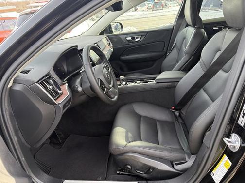 2025 Volvo V60 Cross Country Plus