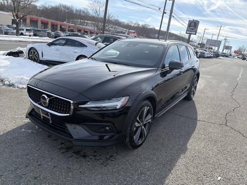 2025 Volvo V60 Cross Country Plus