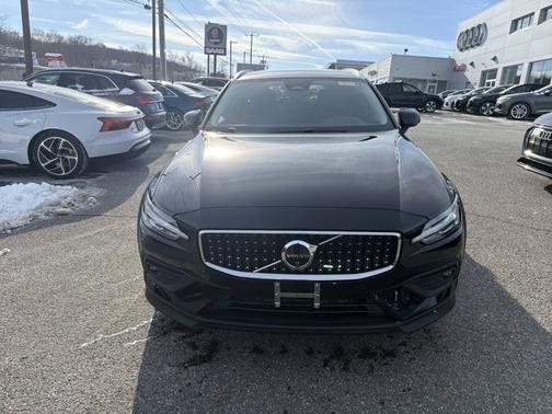 2025 Volvo V60 Cross Country Plus