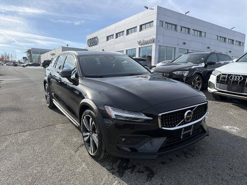 2025 Volvo V60 Cross Country Plus