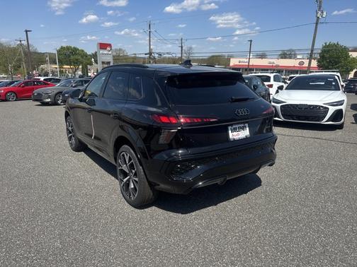 Mythos Black Metallic 2026 Audi Q3 S line
