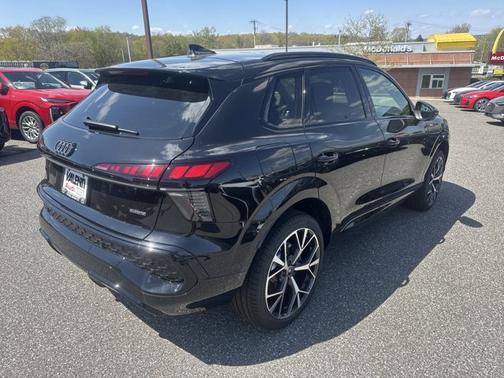Mythos Black Metallic 2026 Audi Q3 S line