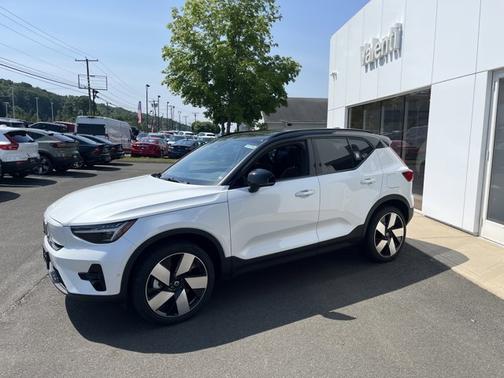 Crystal White Metallic 2024 Volvo XC40 Recharge Pure Electric Plus SUV