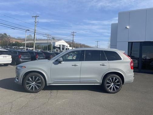 2024 Volvo XC90 Plus Bright Theme