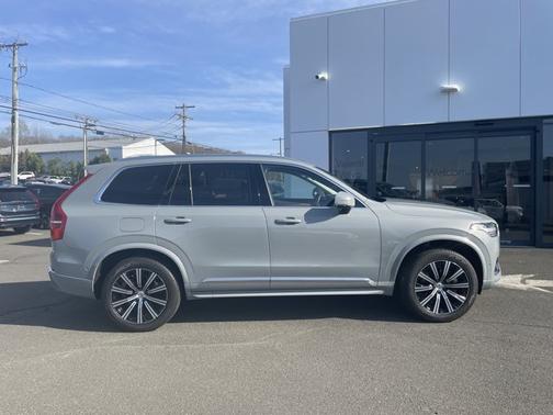2024 Volvo XC90 Plus Bright Theme