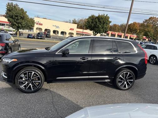 2024 Volvo XC90 Plus Bright Theme