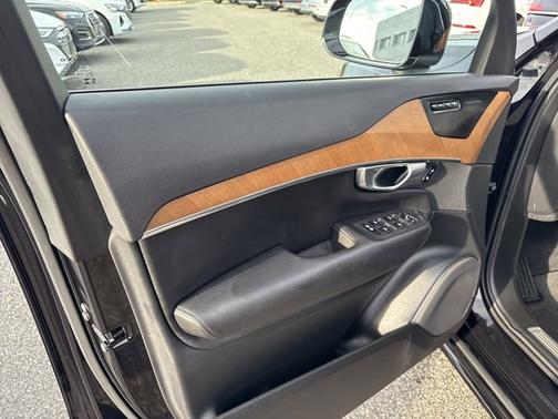 2024 Volvo XC90 Plus Bright Theme