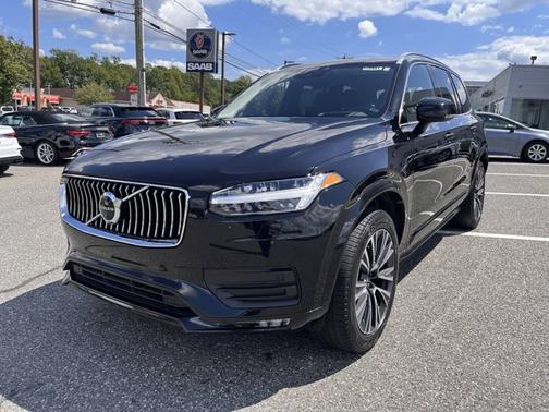 2022 Volvo XC90 Momentum