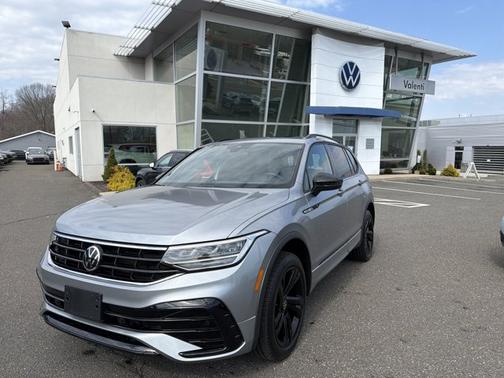 2024 Volkswagen Tiguan SE R-Line Black