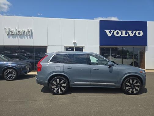 2024 Volvo S60 Core Dark Theme