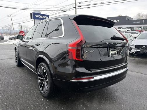 2026 Volvo XC90 Plus