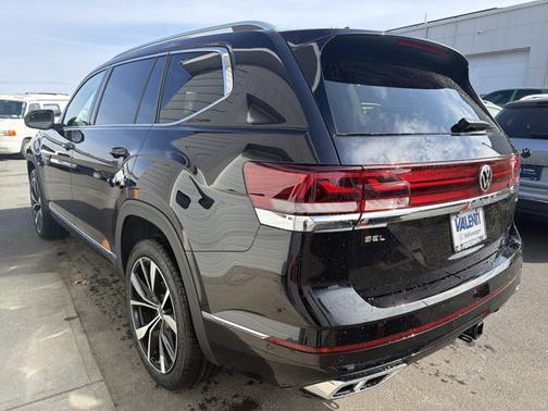 Deep Black Pearl 2026 Volkswagen Atlas 2.0T SEL Premium R-Line