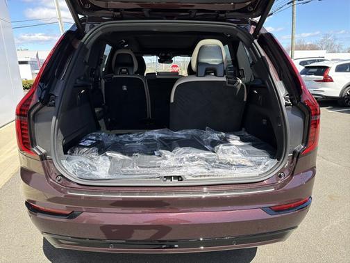 Mulberry Red Metallic 2026 Volvo XC90 Ultra Dark Theme