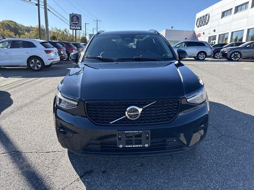 2025 Volvo XC40 Plus Dark Theme