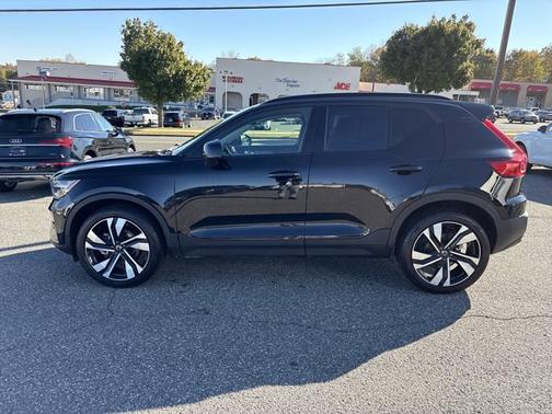 2025 Volvo XC40 Plus Dark Theme