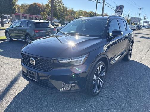2025 Volvo XC40 Plus Dark Theme