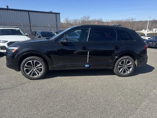 2026 Audi Q7 Premium