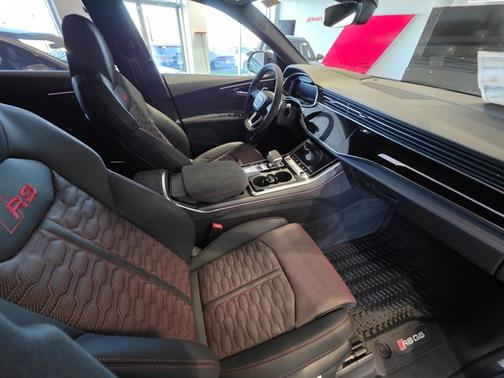 2026 Audi RS Q8 performance