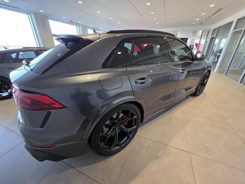 2026 Audi RS Q8 performance