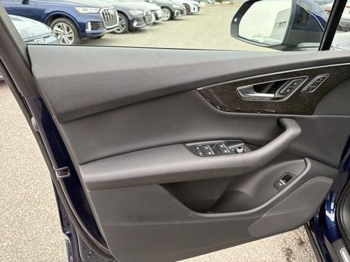 2022 Audi Q7 Premium