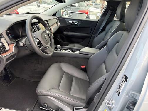 2025 Volvo V60 Cross Country Plus